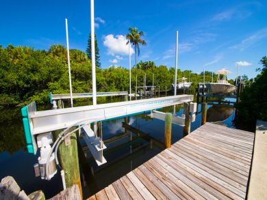 Stunning 3 Bedroom Home Private Pool, Spa, Boat Dock, B.Ball